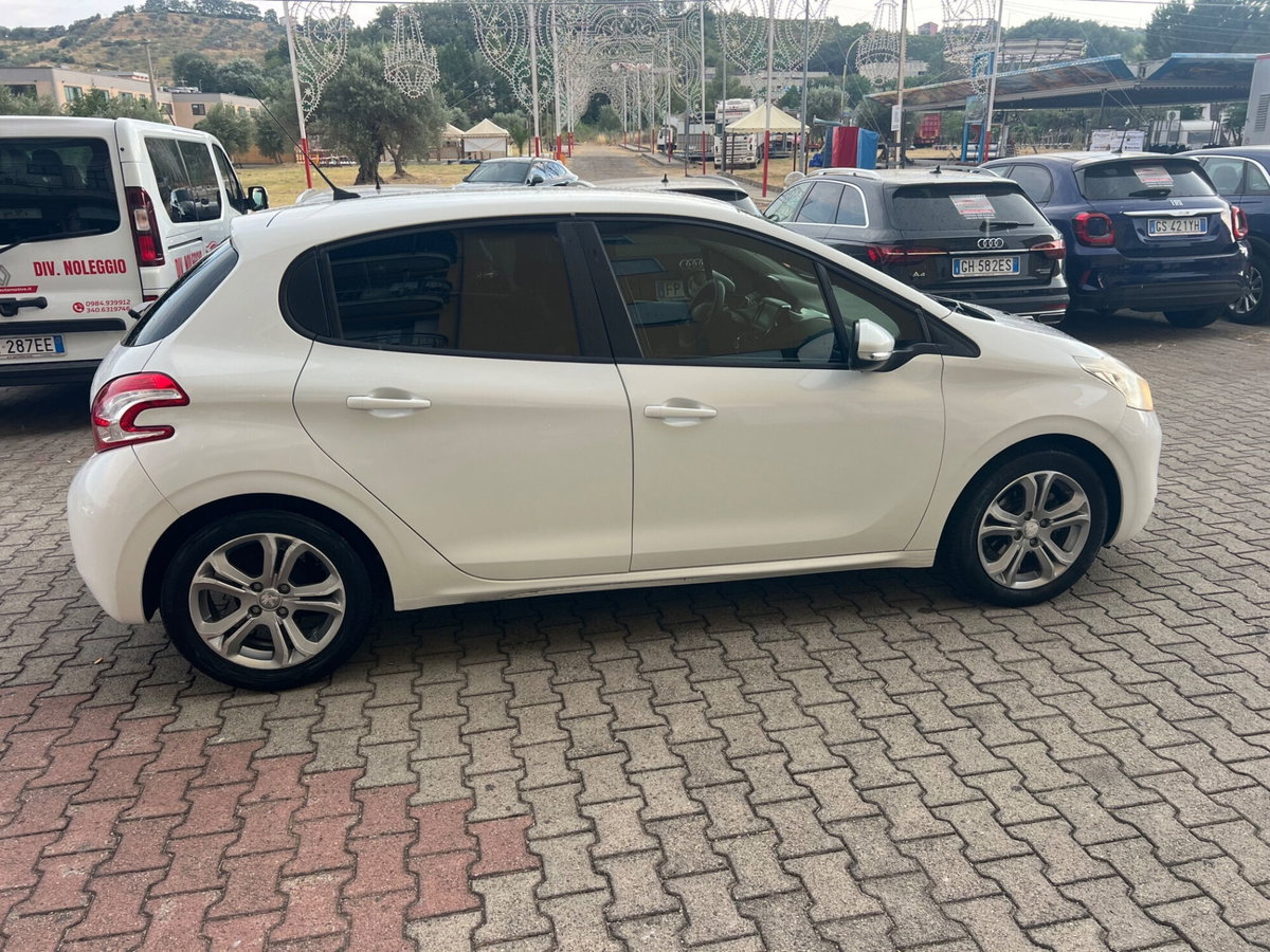 Peugeot 208 HDi 68 CV 5 porte Allure (3)