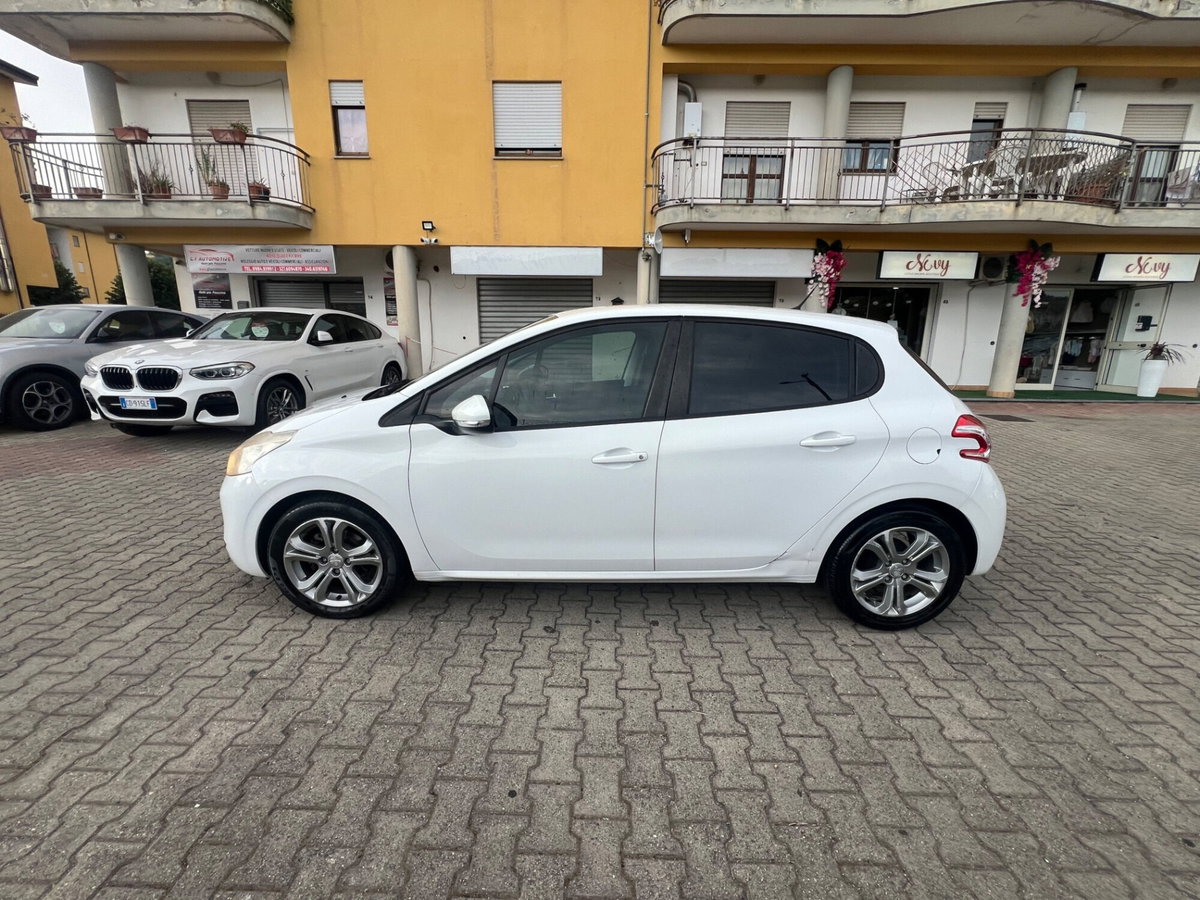 Peugeot 208 HDi 68 CV 5 porte Allure (4)