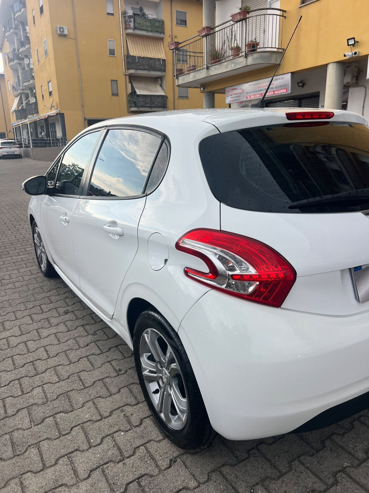 Peugeot 208 HDi 68 CV 5 porte Allure (6)