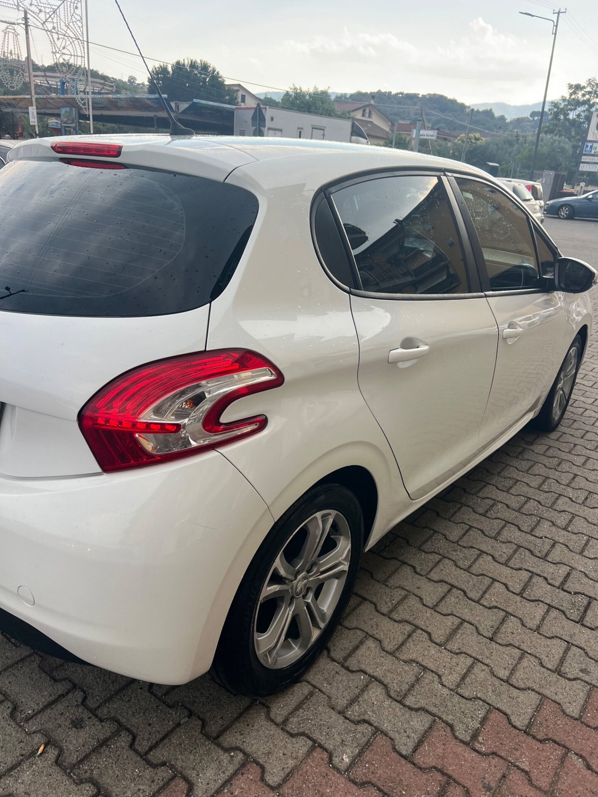 Peugeot 208 HDi 68 CV 5 porte Allure (8)