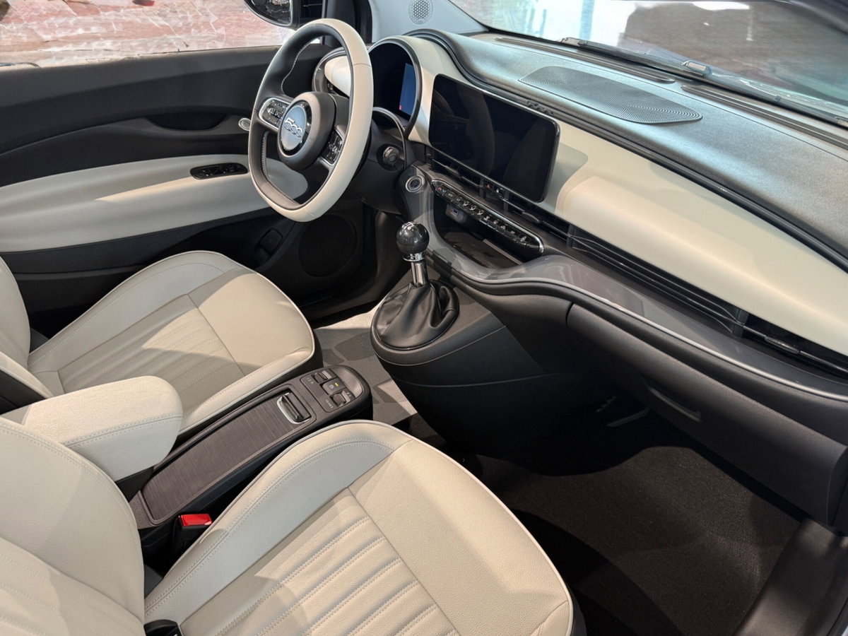 Fiat 500 Cabrio 1.0 hybrid La Prima (12)