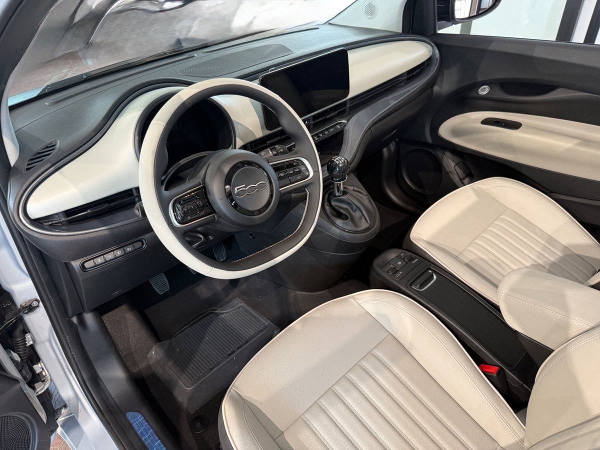 Fiat 500 Cabrio 1.0 hybrid La Prima (9)