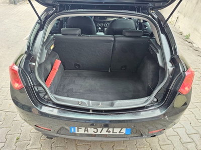 Alfa Romeo Giulietta 1.6 JTDm-2 Distinctive (4)