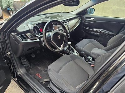 Alfa Romeo Giulietta 1.6 JTDm-2 Distinctive (6)