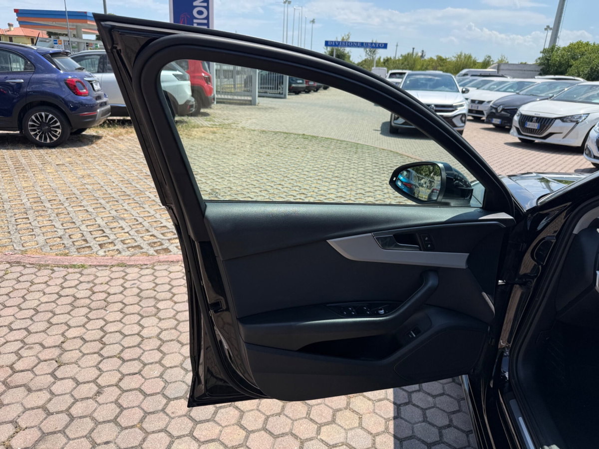 Audi A4 Avant 35 TDI/163 CV S tronic Business Advanced (15)