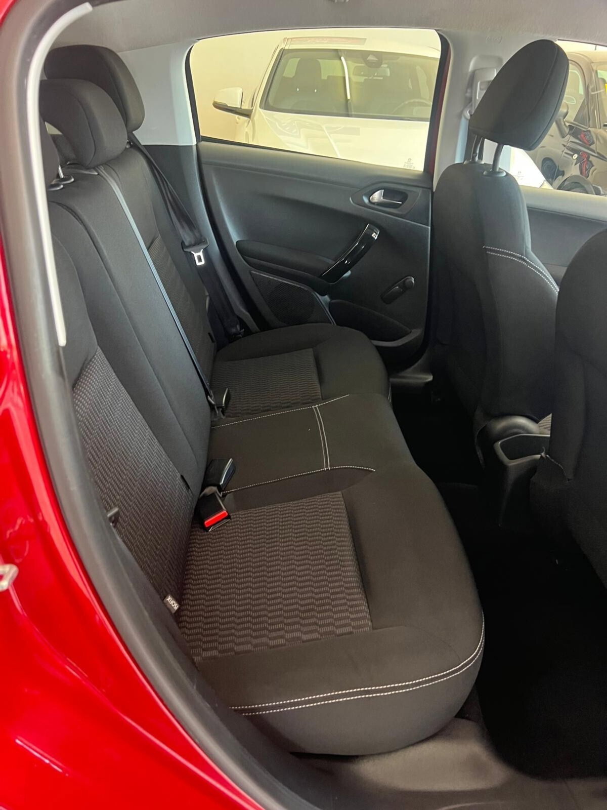 Peugeot 208 82 5 porte Allure (10)