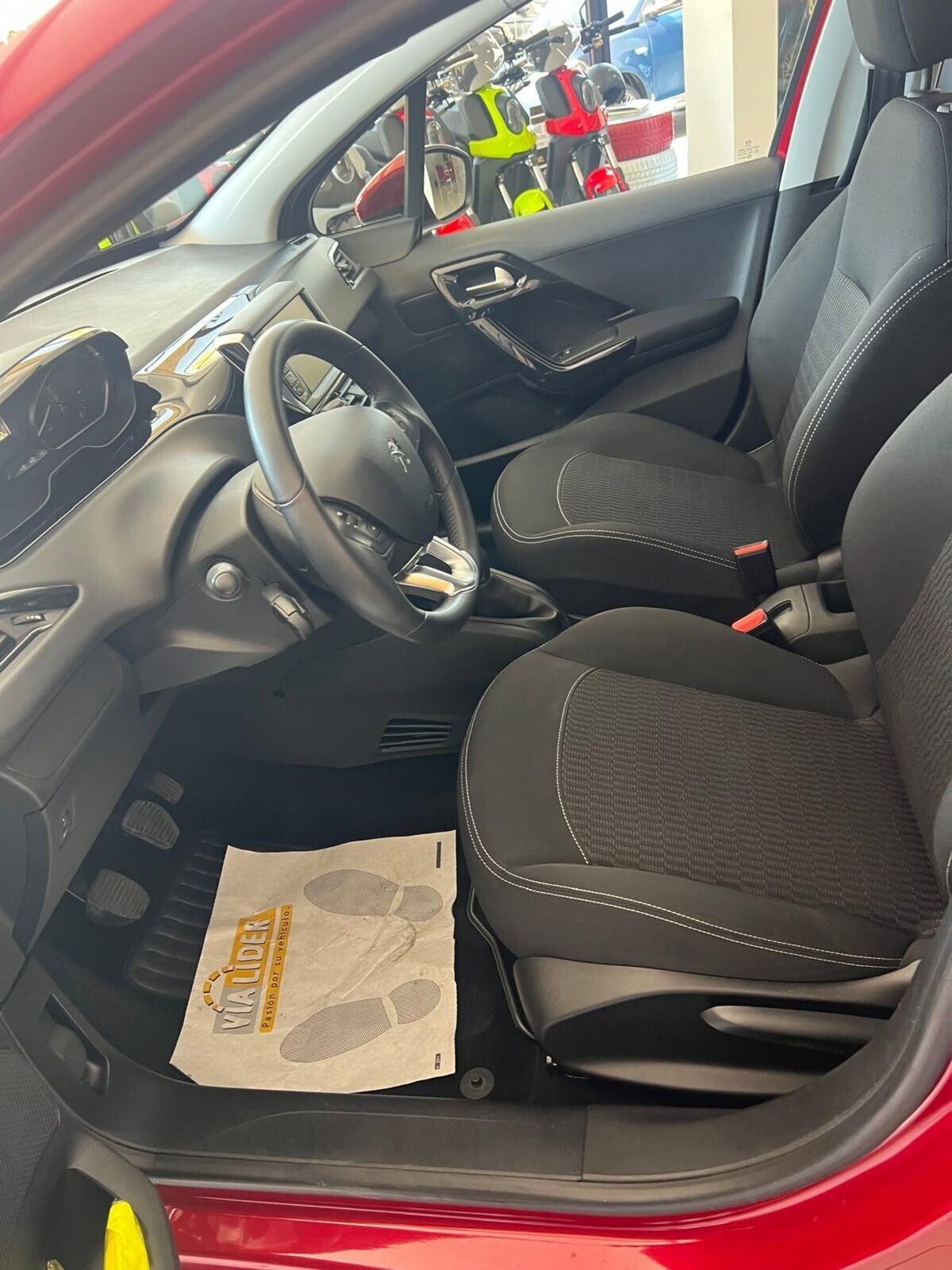 Peugeot 208 82 5 porte Allure (13)