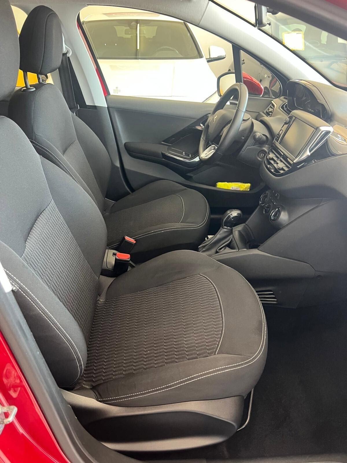 Peugeot 208 82 5 porte Allure (8)