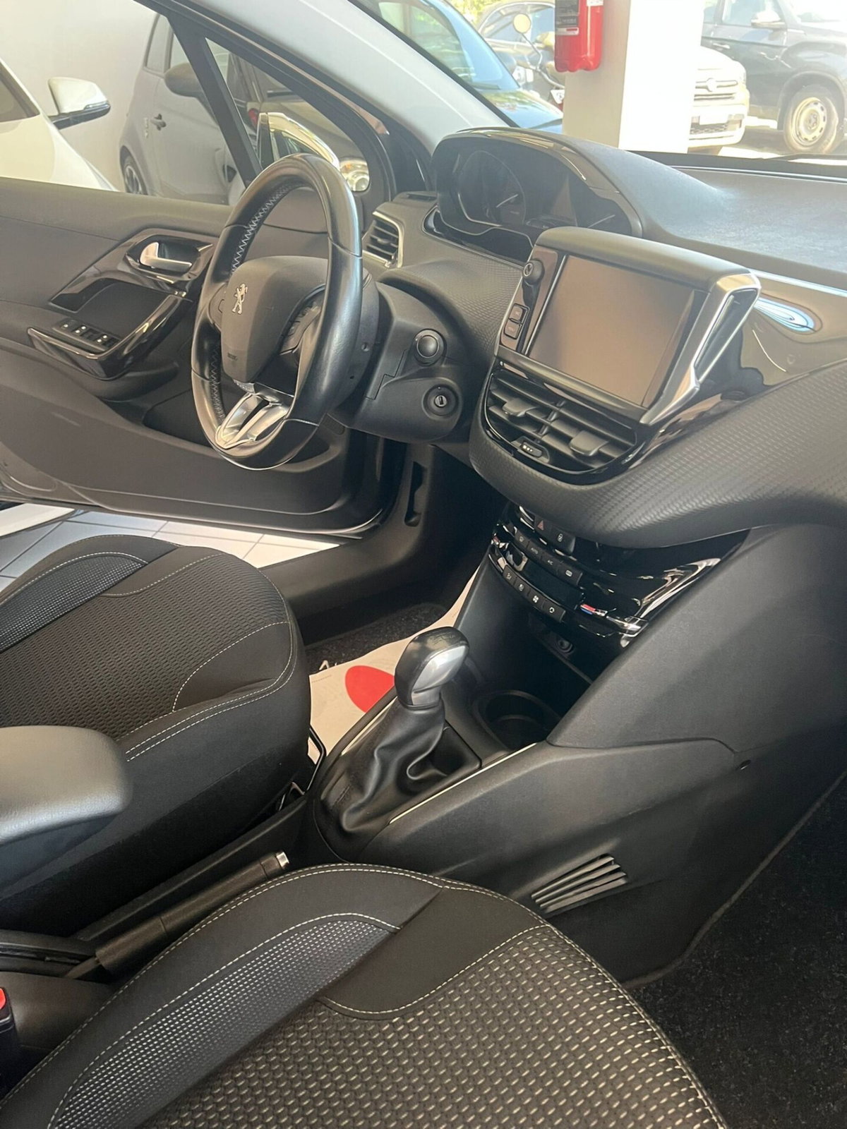 Peugeot 208 82 5 porte Allure (10)