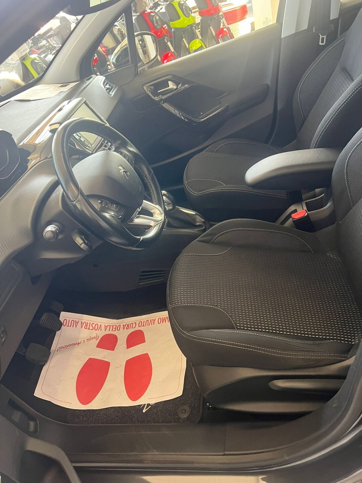 Peugeot 208 82 5 porte Allure (9)