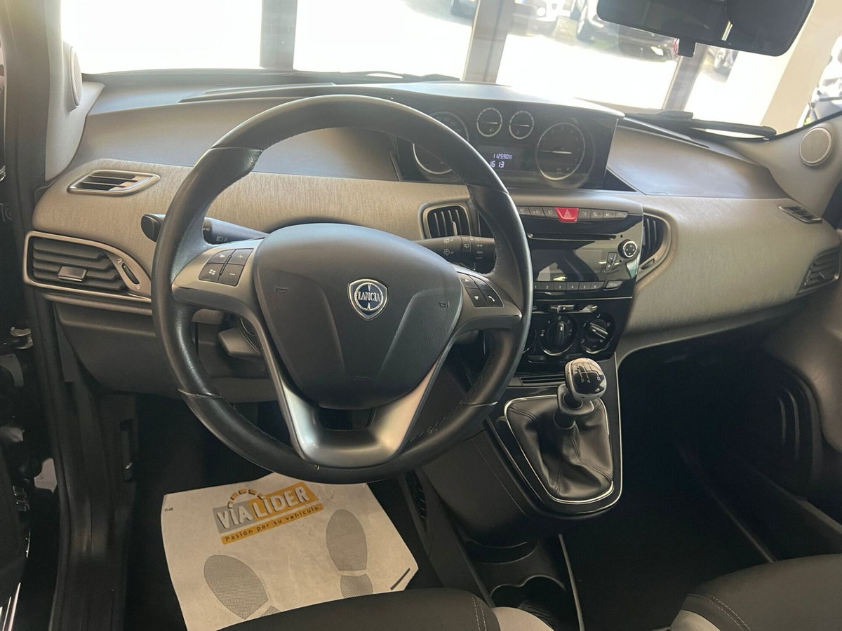 Lancia Ypsilon 1.2 69 CV 5 porte Platinum (12)