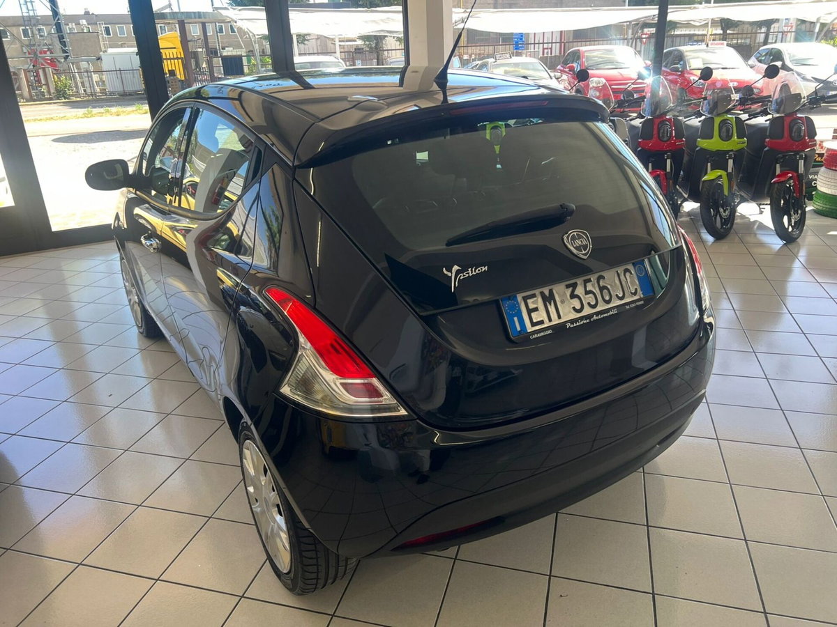 Lancia Ypsilon 1.2 69 CV 5 porte Platinum (3)