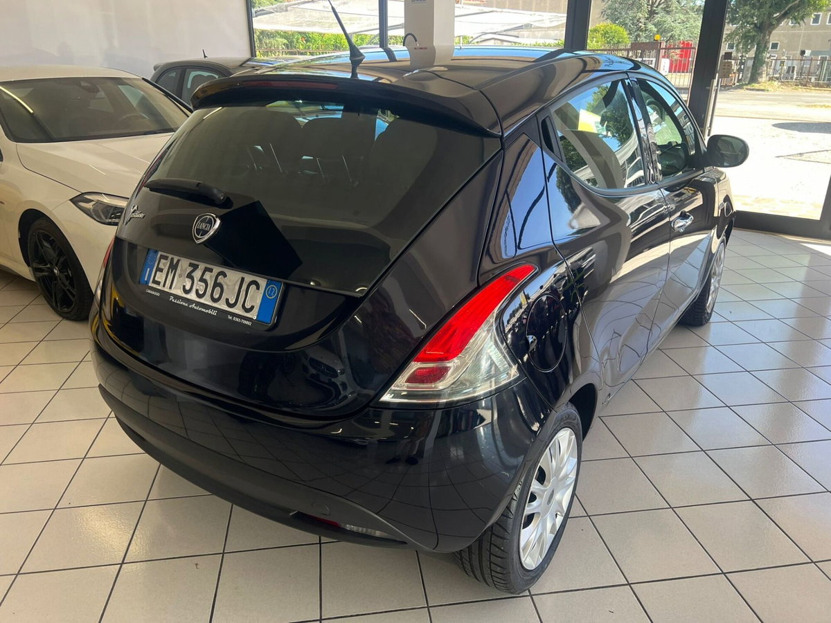 Lancia Ypsilon 1.2 69 CV 5 porte Platinum (5)