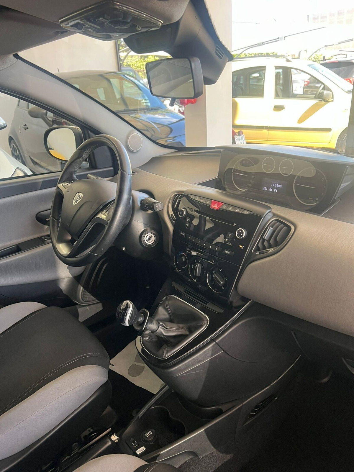 Lancia Ypsilon 1.2 69 CV 5 porte Platinum (9)