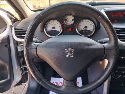 Peugeot 207 HDi 90CV 5p. XS (12)