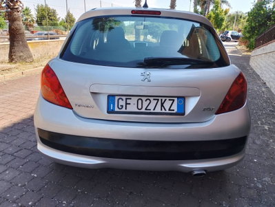 Peugeot 207 HDi 90CV 5p. XS (5)
