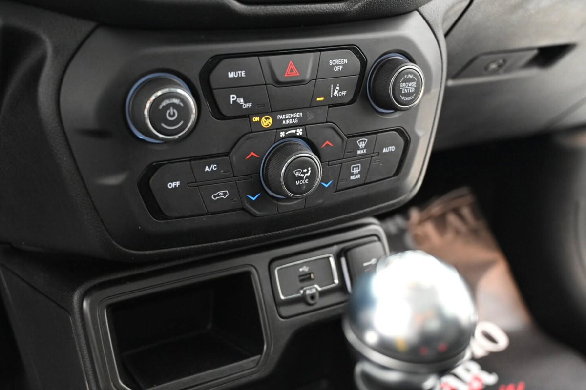 Jeep Renegade 1.6 Mjt 130 CV Limited (17)