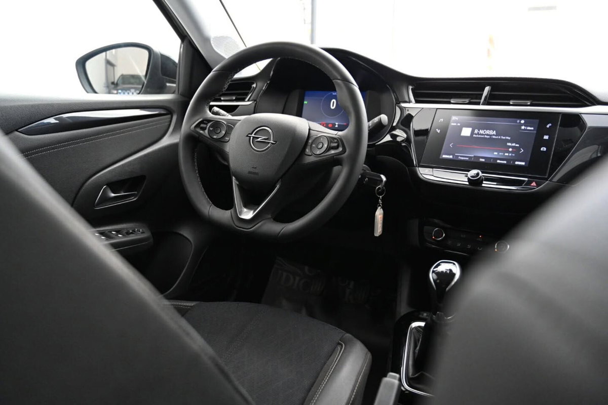 Opel Corsa 1.2 Elegance (2)