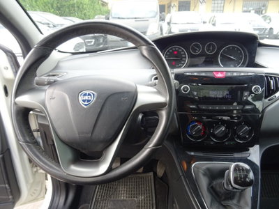 Lancia Ypsilon 1.2 69 CV 5 porte Platinum (11)