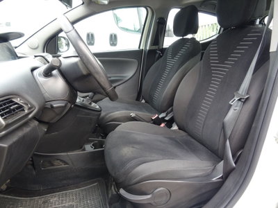Lancia Ypsilon 1.2 69 CV 5 porte Platinum (13)