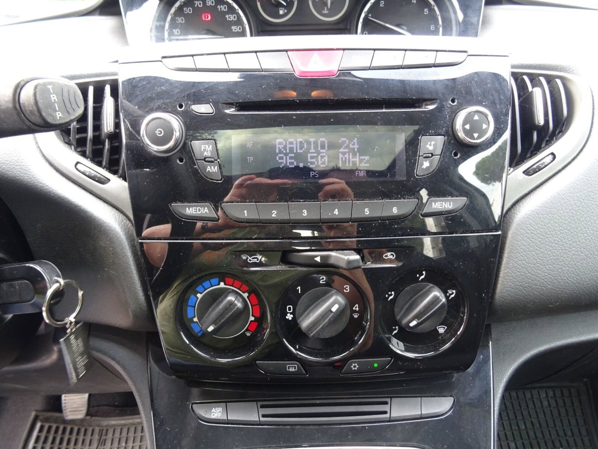 Lancia Ypsilon 1.2 69 CV 5 porte Platinum (15)