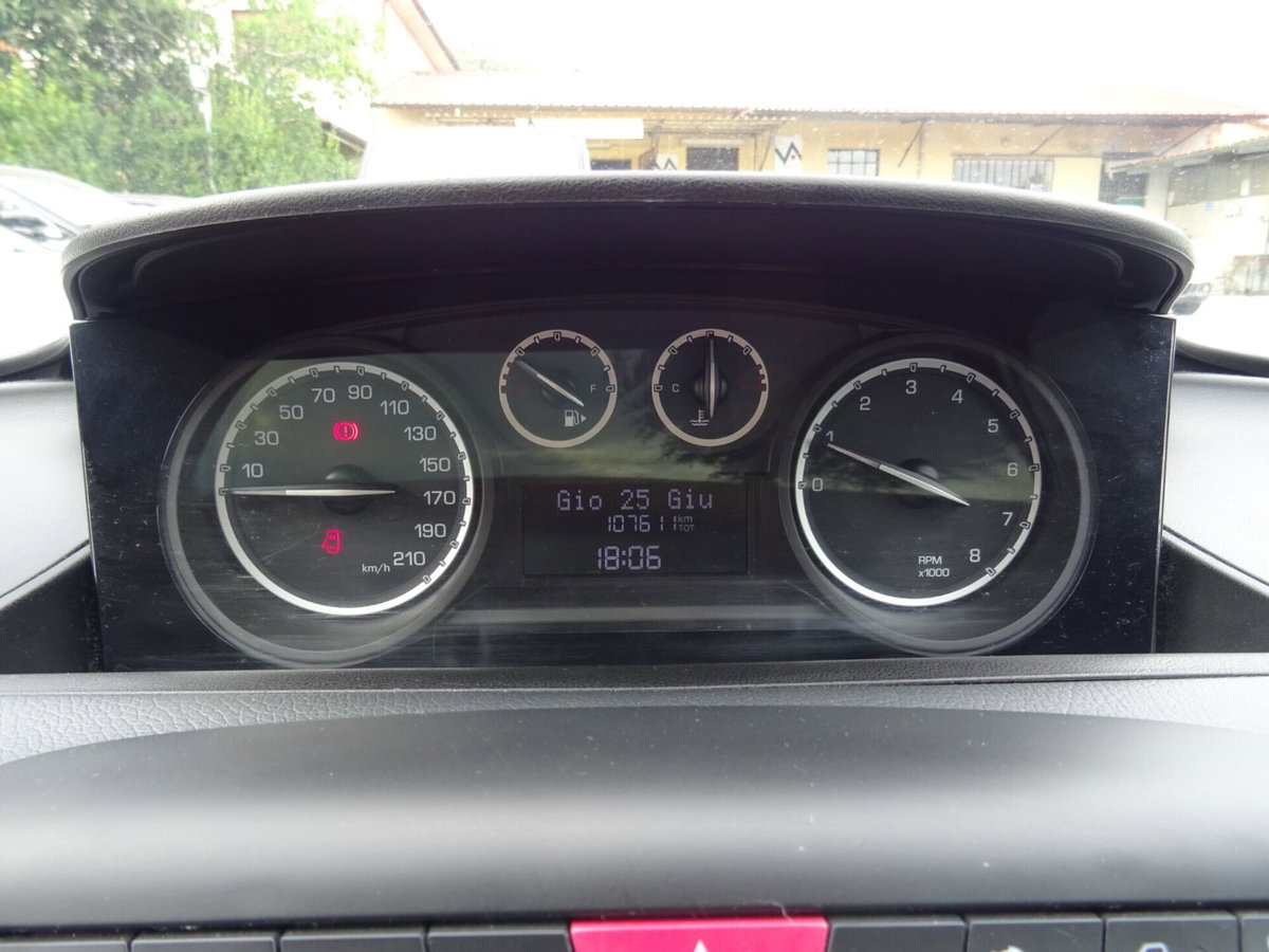 Lancia Ypsilon 1.2 69 CV 5 porte Platinum (17)