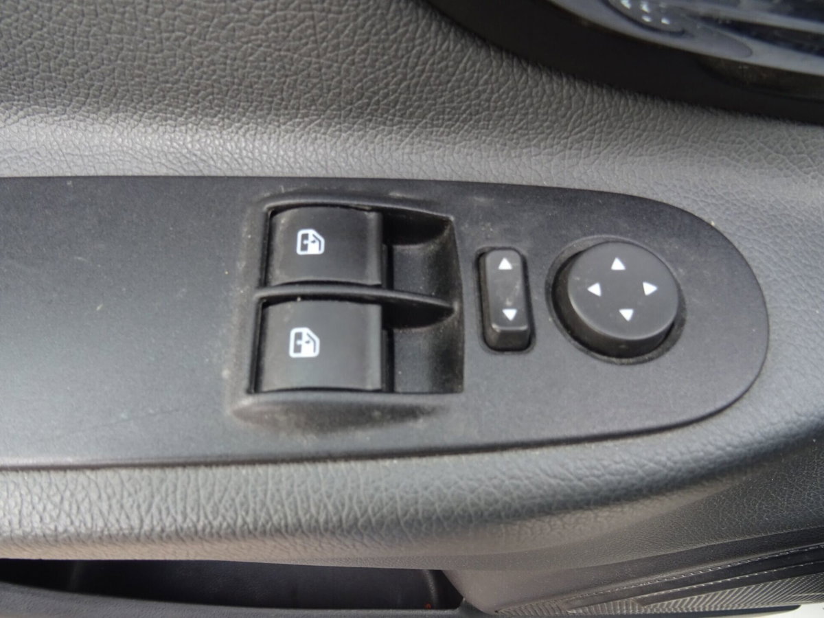 Lancia Ypsilon 1.2 69 CV 5 porte Platinum (18)