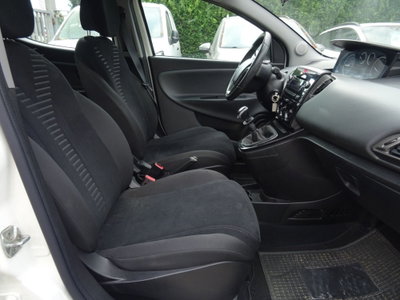 Lancia Ypsilon 1.2 69 CV 5 porte Platinum (20)