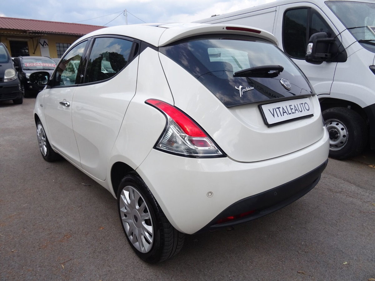 Lancia Ypsilon 1.2 69 CV 5 porte Platinum (8)