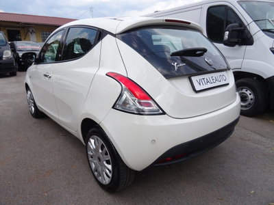 Lancia Ypsilon 1.2 69 CV 5 porte Platinum (8)