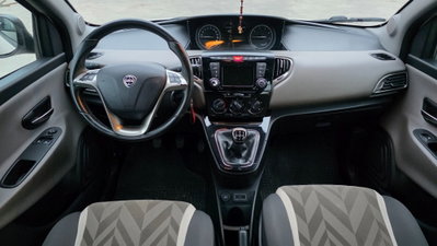 Lancia Ypsilon 1.3 MJT 16V 95 CV 5 porte S&S Platinum (11)