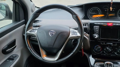 Lancia Ypsilon 1.3 MJT 16V 95 CV 5 porte S&S Platinum (12)