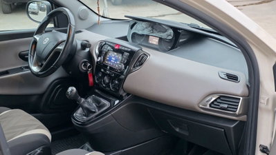 Lancia Ypsilon 1.3 MJT 16V 95 CV 5 porte S&S Platinum (15)