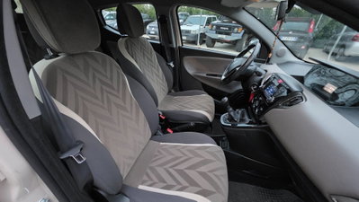 Lancia Ypsilon 1.3 MJT 16V 95 CV 5 porte S&S Platinum (16)
