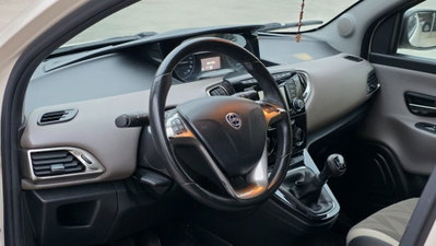 Lancia Ypsilon 1.3 MJT 16V 95 CV 5 porte S&S Platinum (8)