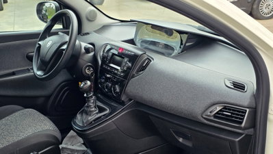 Lancia Ypsilon 1.0 FireFly 5 porte S&S Hybrid Ecochic Gold (10)