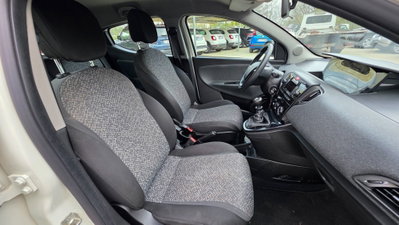 Lancia Ypsilon 1.0 FireFly 5 porte S&S Hybrid Ecochic Gold (11)