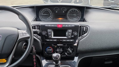 Lancia Ypsilon 1.0 FireFly 5 porte S&S Hybrid Ecochic Gold (14)