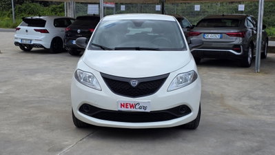 Lancia Ypsilon 1.0 FireFly 5 porte S&S Hybrid Ecochic Gold (2)