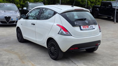 Lancia Ypsilon 1.0 FireFly 5 porte S&S Hybrid Ecochic Gold (5)