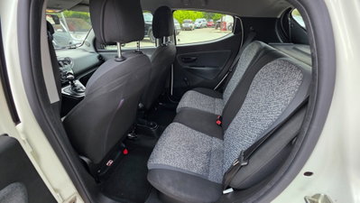 Lancia Ypsilon 1.0 FireFly 5 porte S&S Hybrid Ecochic Gold (9)