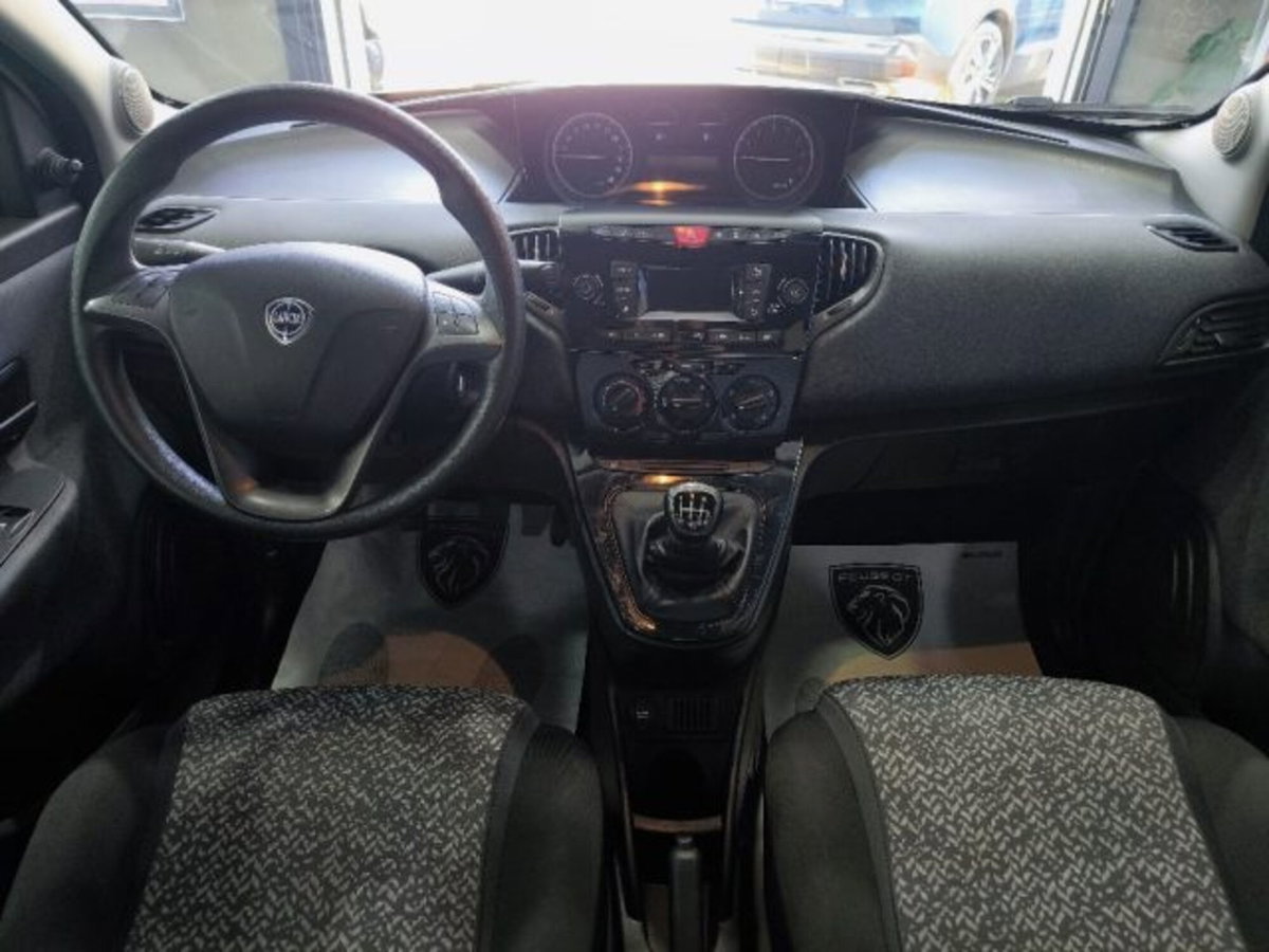 Lancia Ypsilon 1.0 FireFly 5 porte S&S Hybrid Ecochic A. Ferretti (10)