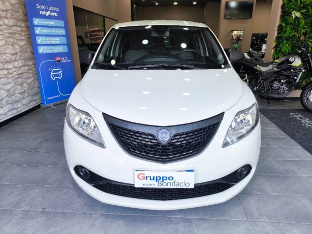 Lancia Ypsilon 1.0 FireFly 5 porte S&S Hybrid Ecochic A. Ferretti (2)