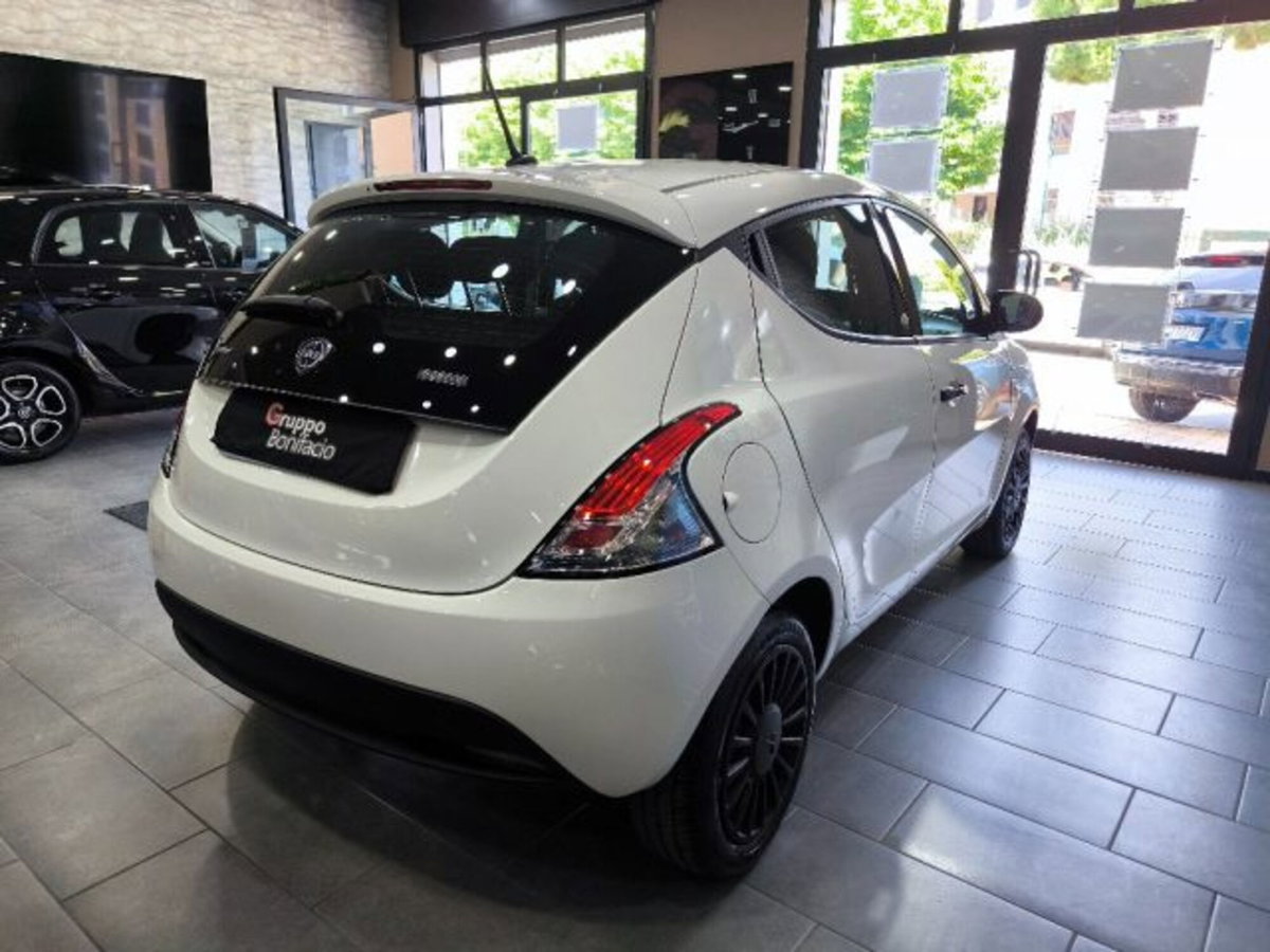Lancia Ypsilon 1.0 FireFly 5 porte S&S Hybrid Ecochic A. Ferretti (4)