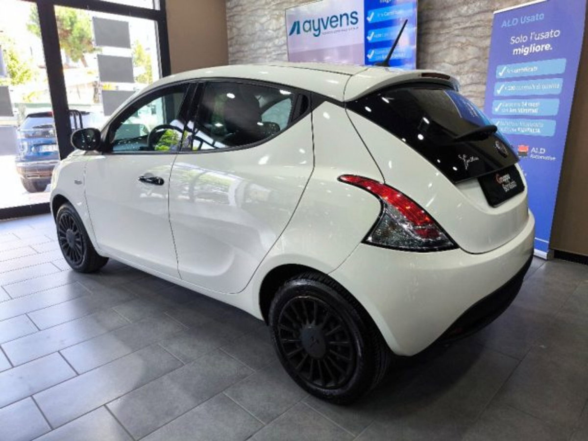 Lancia Ypsilon 1.0 FireFly 5 porte S&S Hybrid Ecochic A. Ferretti (6)