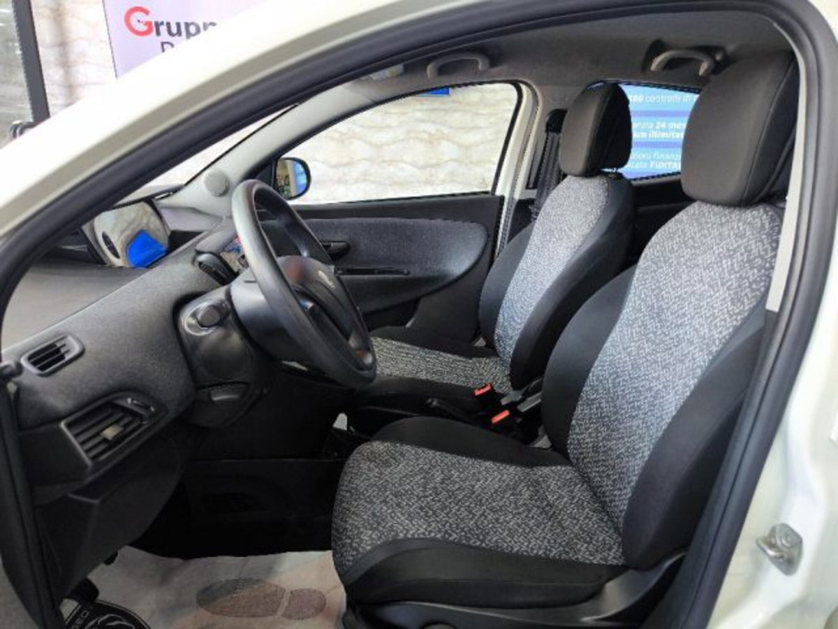 Lancia Ypsilon 1.0 FireFly 5 porte S&S Hybrid Ecochic A. Ferretti (9)