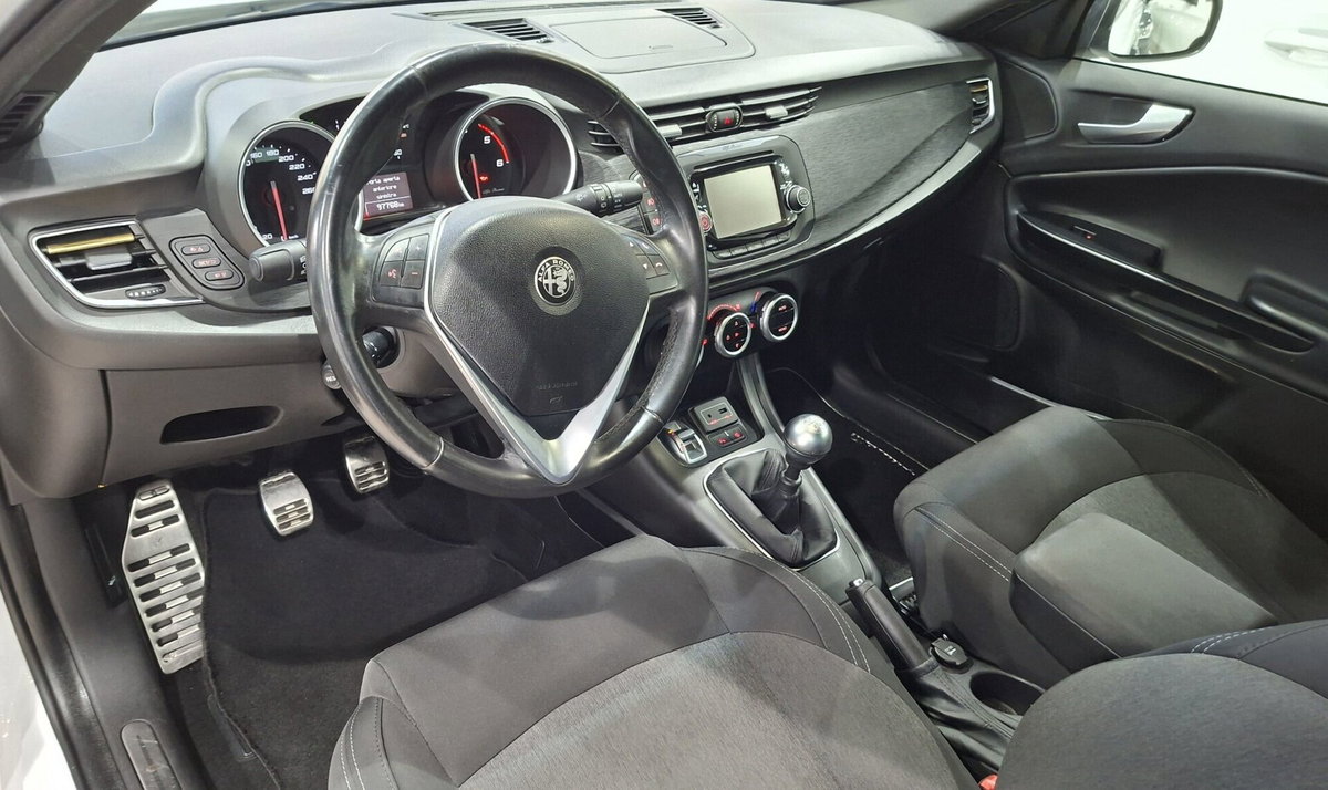 Alfa Romeo Giulietta 1.6 JTDm Ti 120cv (18)