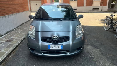 Toyota Yaris 1.0 5 porte Sol usata