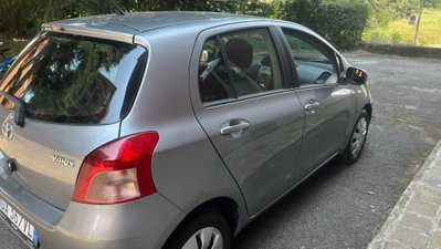 Toyota Yaris 1.0 5 porte Sol (3)