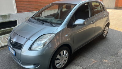 Toyota Yaris 1.0 5 porte Sol (6)